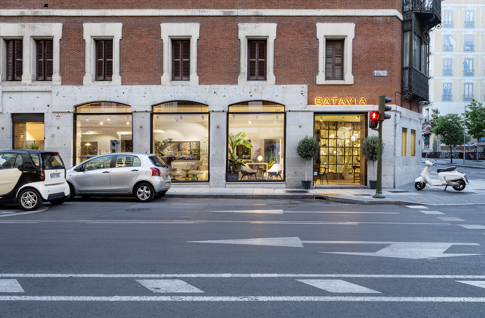 Exterior showroom BATAVIA en palacete rehabilitado de Madrid