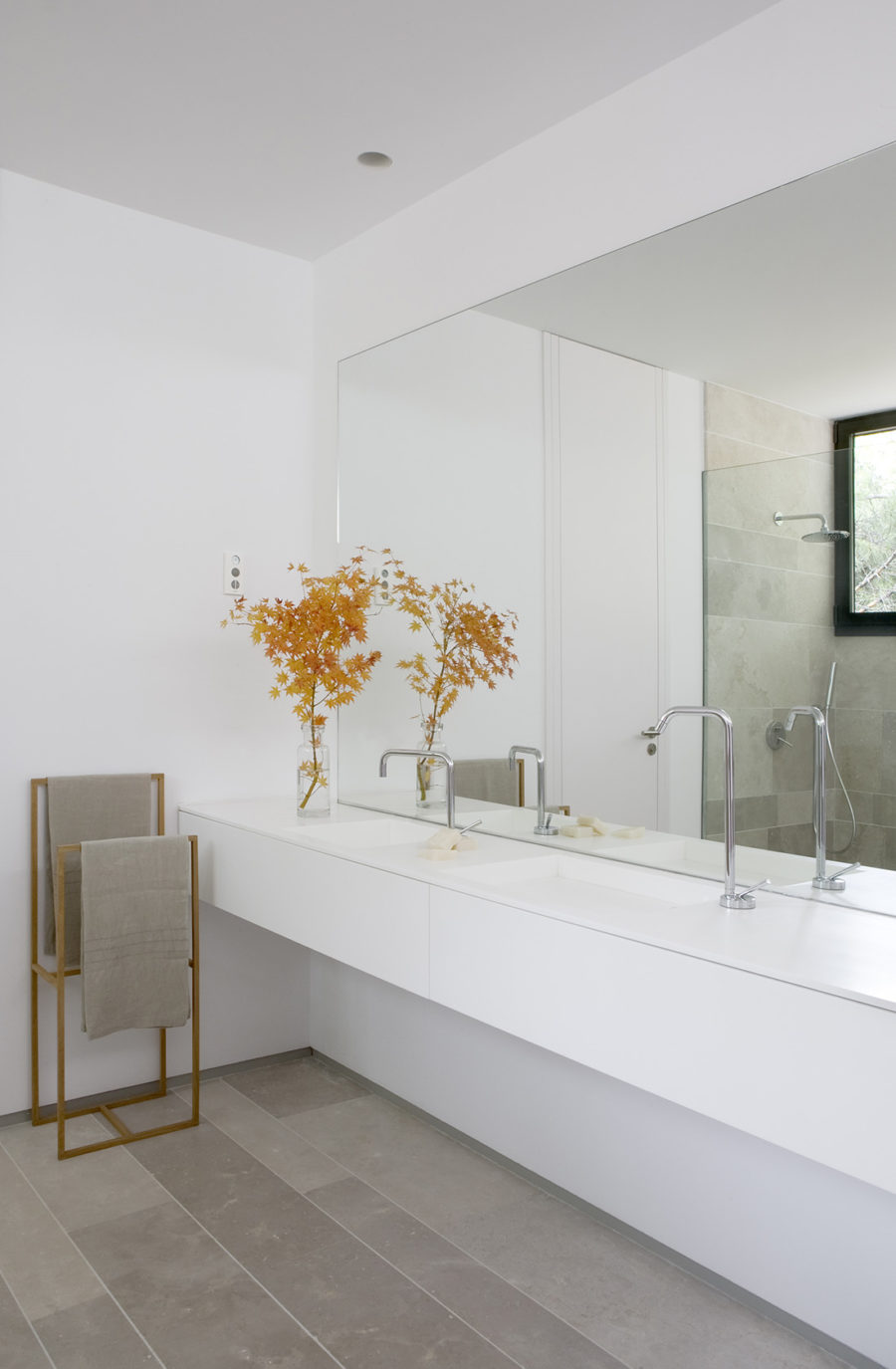 Baño principal, sede ÁBATON Arquitectura