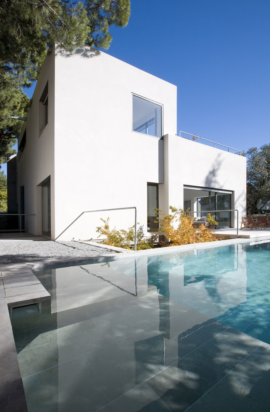 Piscina de grandes dimensiones, sede ÁBATON Arquitectura
